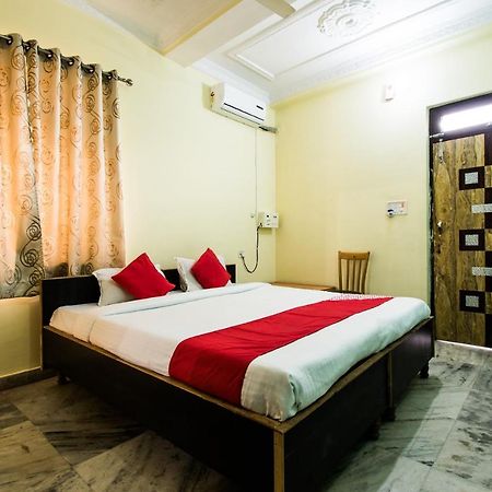Oyo 24087 Viraj Hotel Danapur Eksteriør bilde