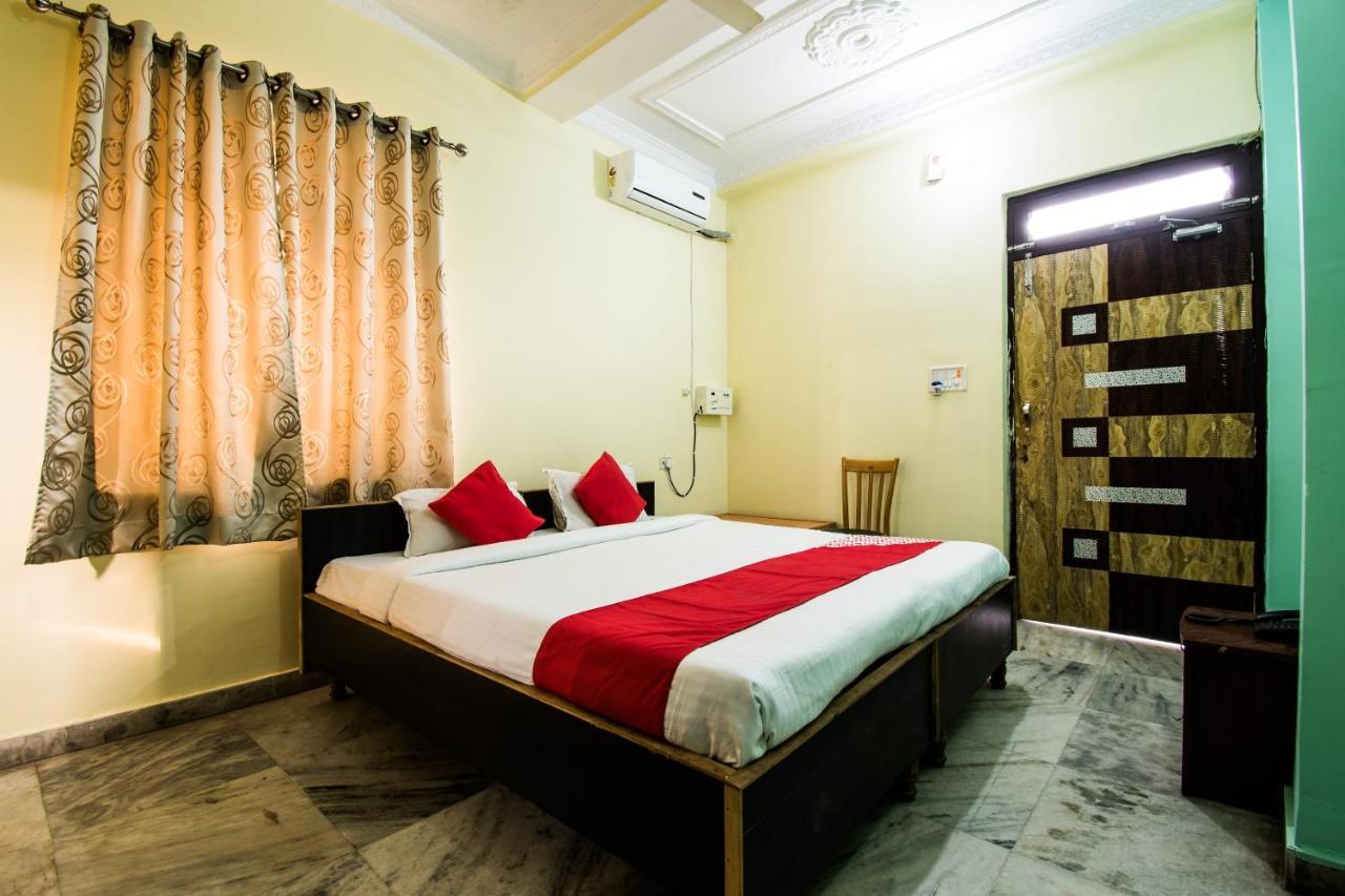 Oyo 24087 Viraj Hotel Danapur Eksteriør bilde