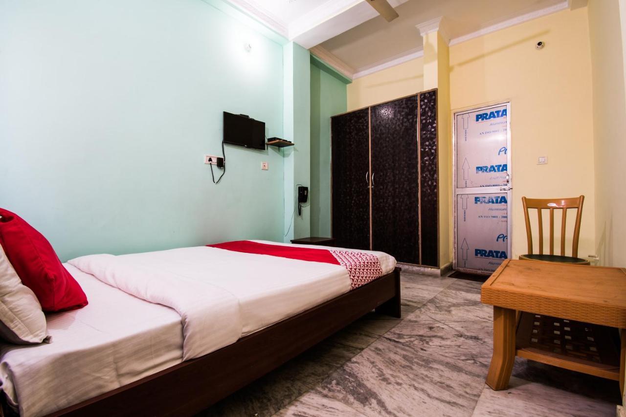 Oyo 24087 Viraj Hotel Danapur Eksteriør bilde