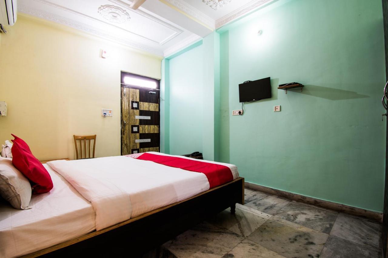 Oyo 24087 Viraj Hotel Danapur Rom bilde